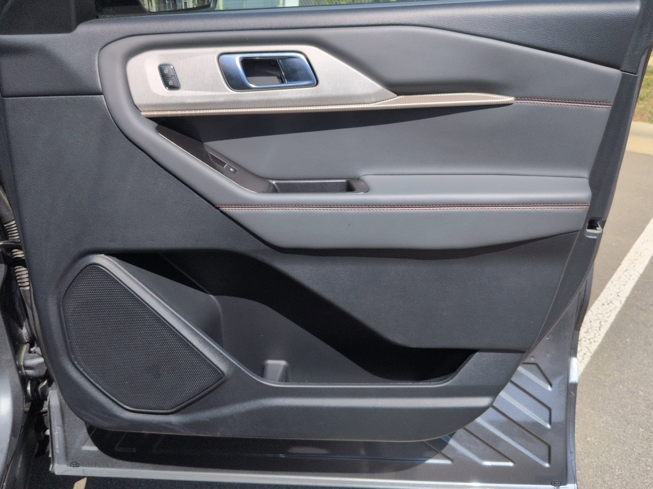 Certified 2025 Ford Explorer Active w/ Active Comfort Package RWD image 35