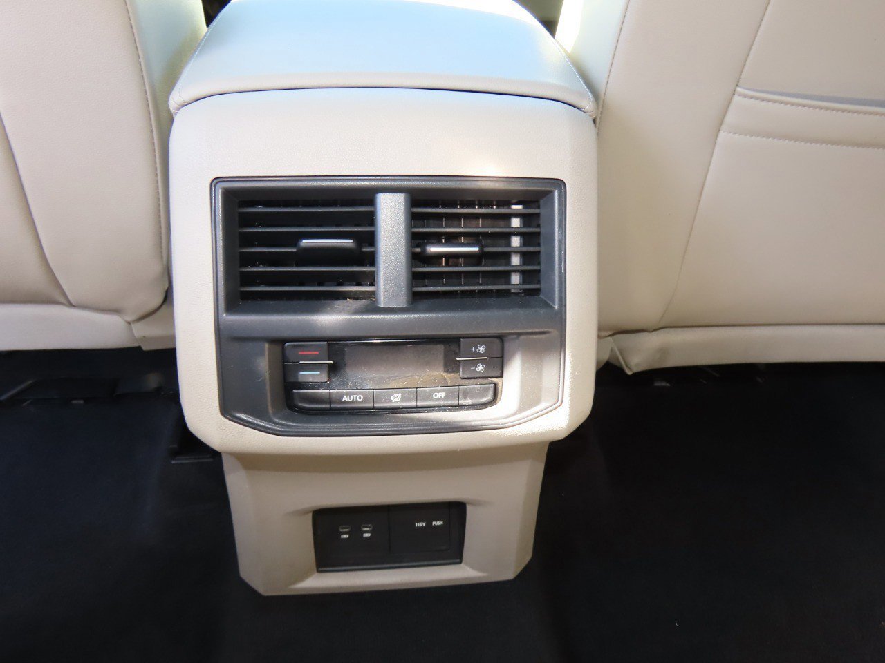 Used 2023 Volkswagen Atlas SE image 22