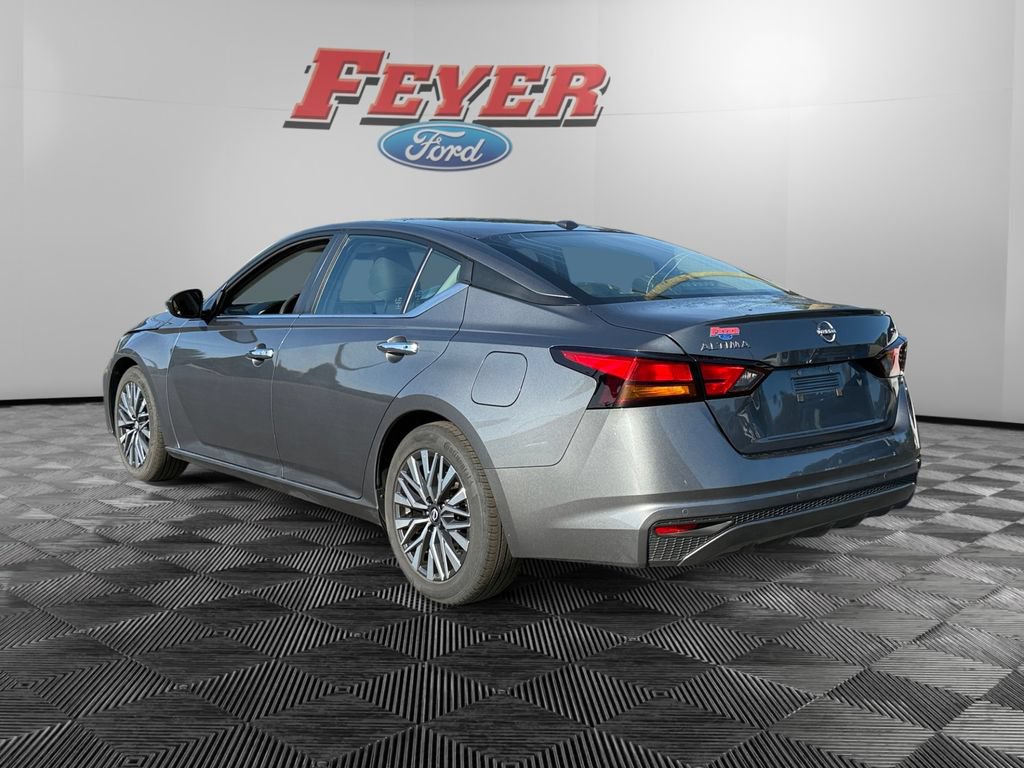 Used 2024 Nissan Altima 2.5 SV FWD image 3