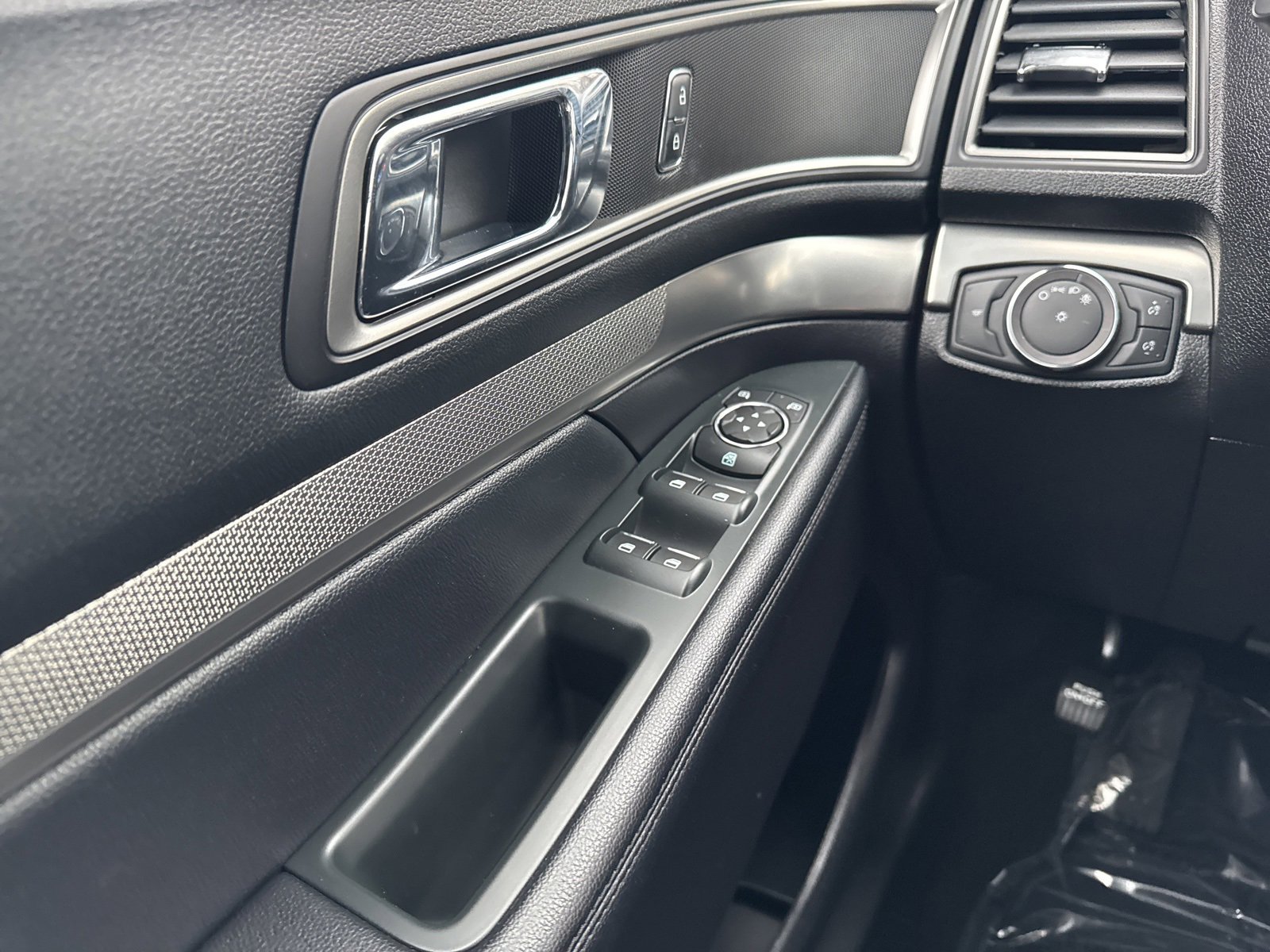 Certified 2019 Ford Explorer XLT image 23