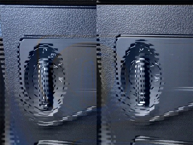 Used 2022 Volkswagen Tiguan SE image 25