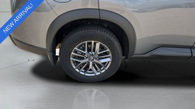 Used 2024 Nissan Rogue S AWD/4WD image 31