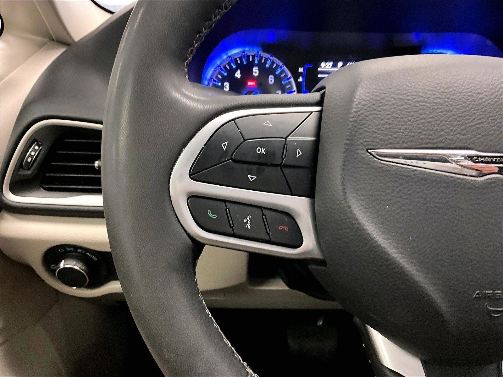 Used 2023 Chrysler Voyager LX image 17