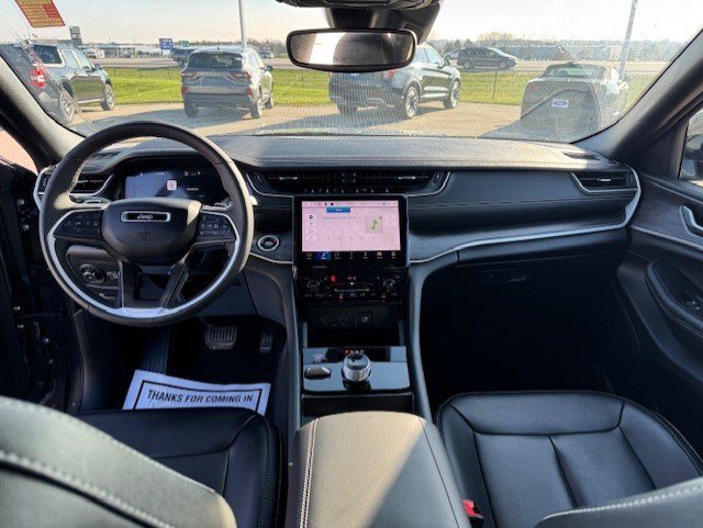 Used 2024 Jeep Grand Cherokee Limited w/ Black Appearance Package image 27