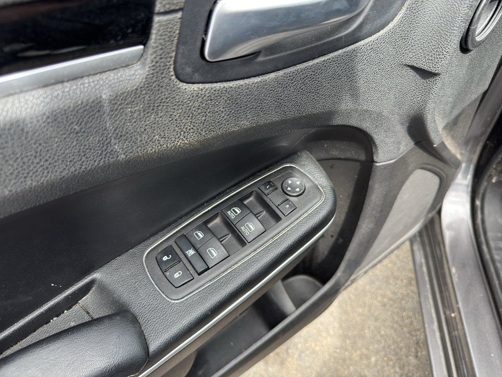 Used 2023 Chrysler 300 S RWD image 10