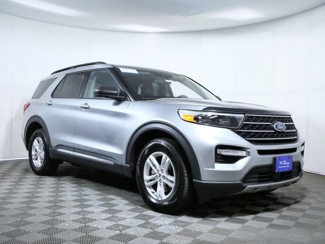 Certified 2024 Ford Explorer XLT w/ Equipment Group 202A AWD/4WD image 1