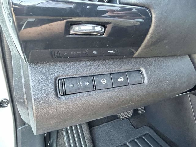 Used 2025 Nissan Pathfinder SV AWD/4WD image 19