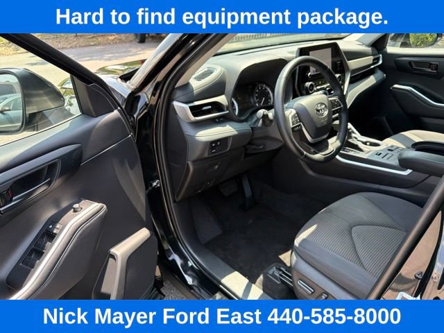 Used 2023 Toyota Highlander LE AWD/4WD image 26