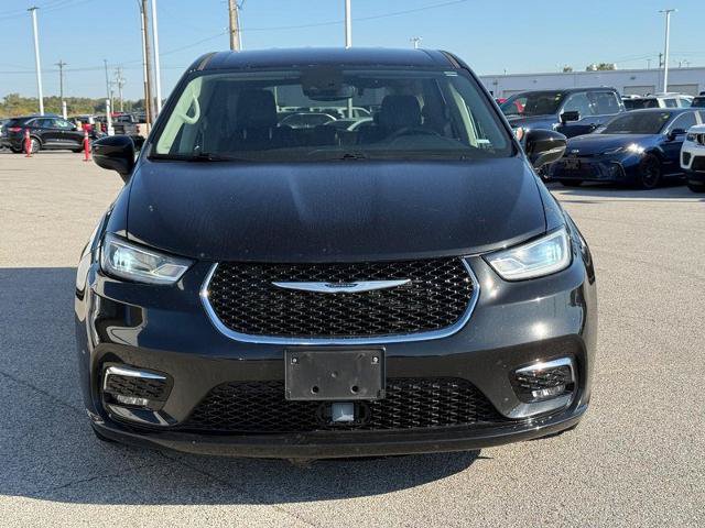 Used 2023 Chrysler Pacifica Touring-L FWD image 9
