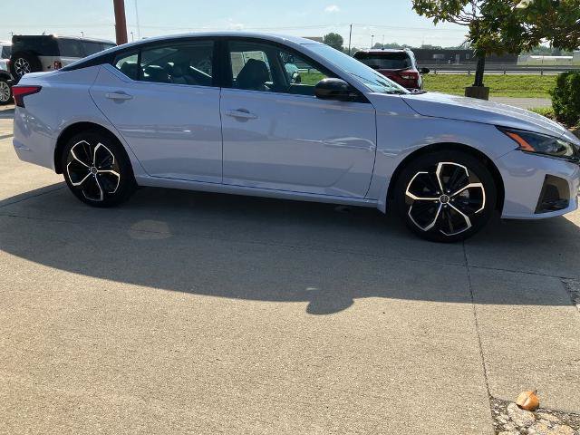 Used 2024 Nissan Altima 2.5 SR AWD/4WD image 6