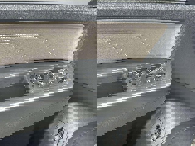 Used 2023 Volkswagen Atlas Cross Sport SEL R-Line image 17