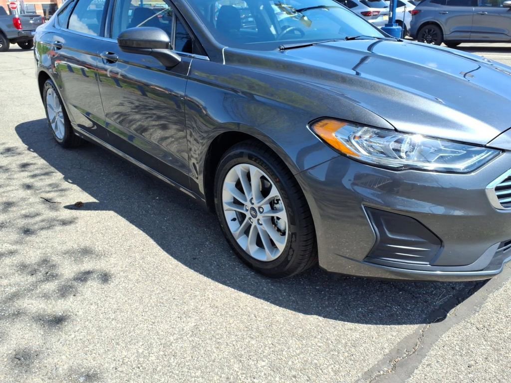 Certified 2020 Ford Fusion SE FWD image 4