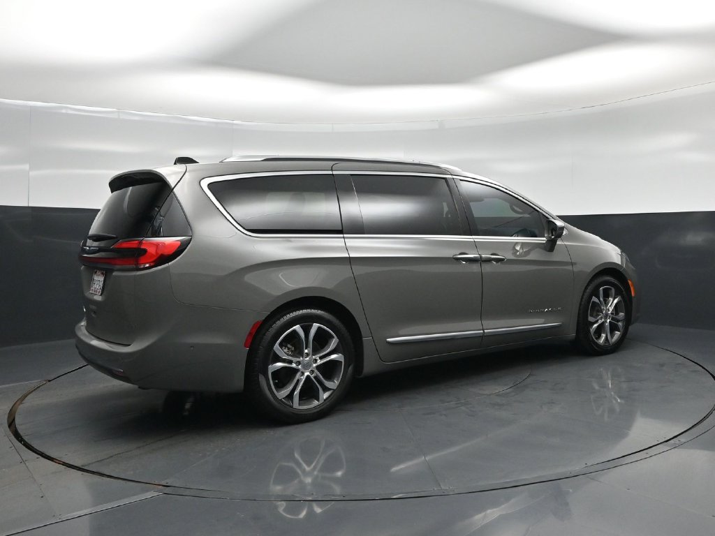 Used 2024 Chrysler Pacifica Pinnacle FWD image 19