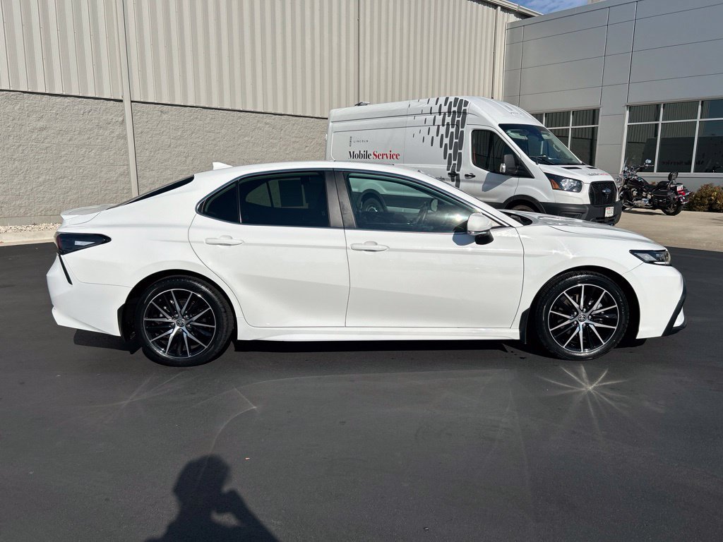 Used 2023 Toyota Camry SE w/ Cold Weather Package AWD/4WD image 5