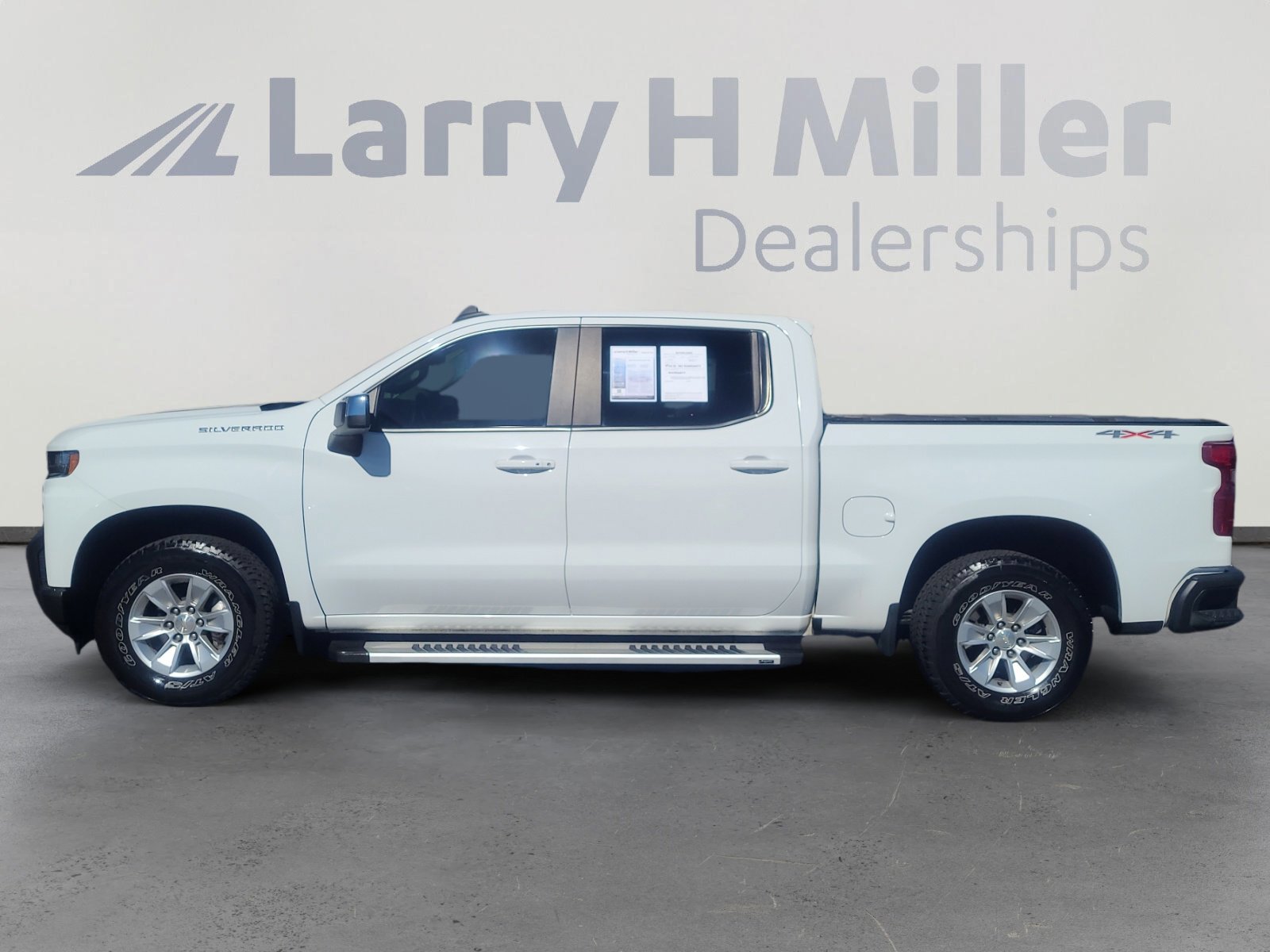 Used 2020 Chevrolet Silverado 1500 LT w/ Convenience Package image 2