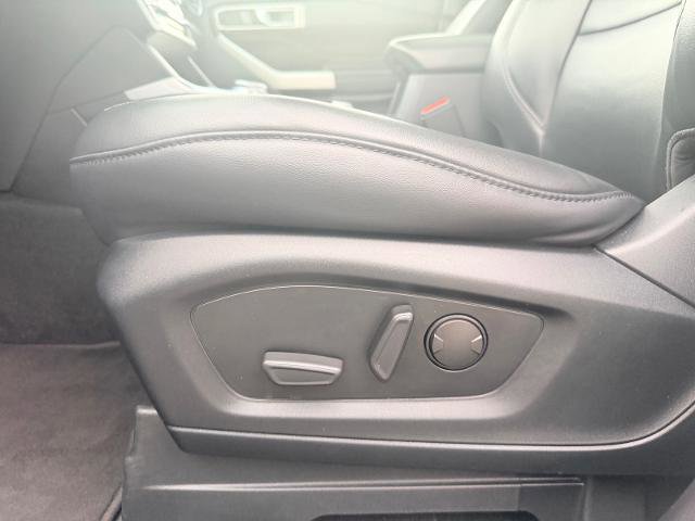 Certified 2022 Ford Explorer XLT w/ Equipment Group 202A image 17