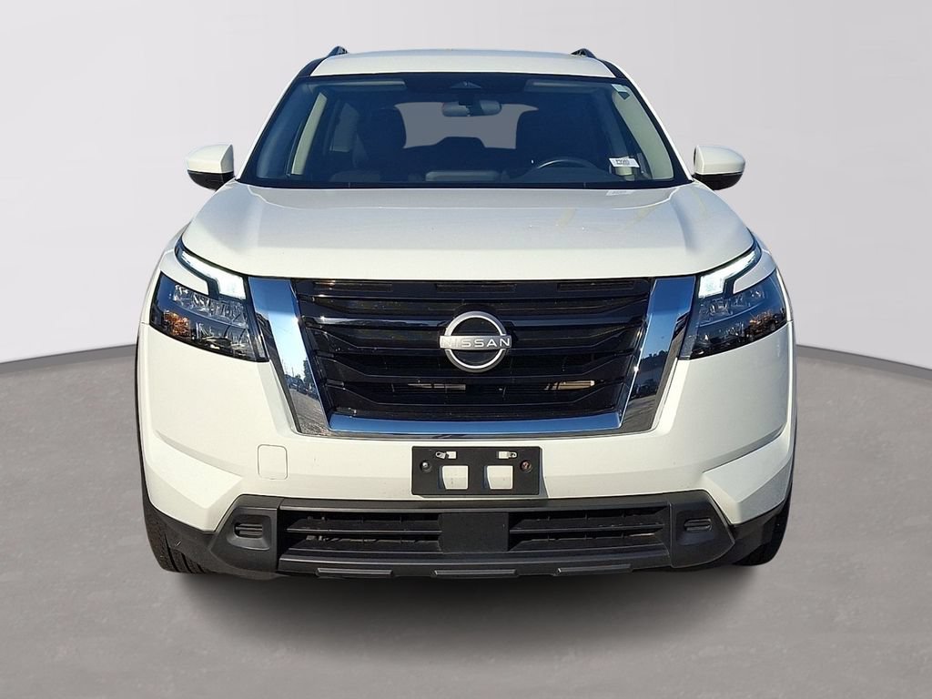 Used 2025 Nissan Pathfinder SV AWD/4WD image 2