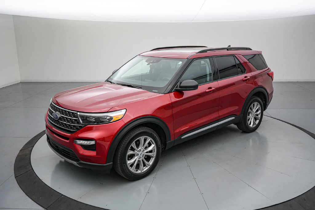Certified 2024 Ford Explorer XLT w/ Equipment Group 202A AWD/4WD image 8