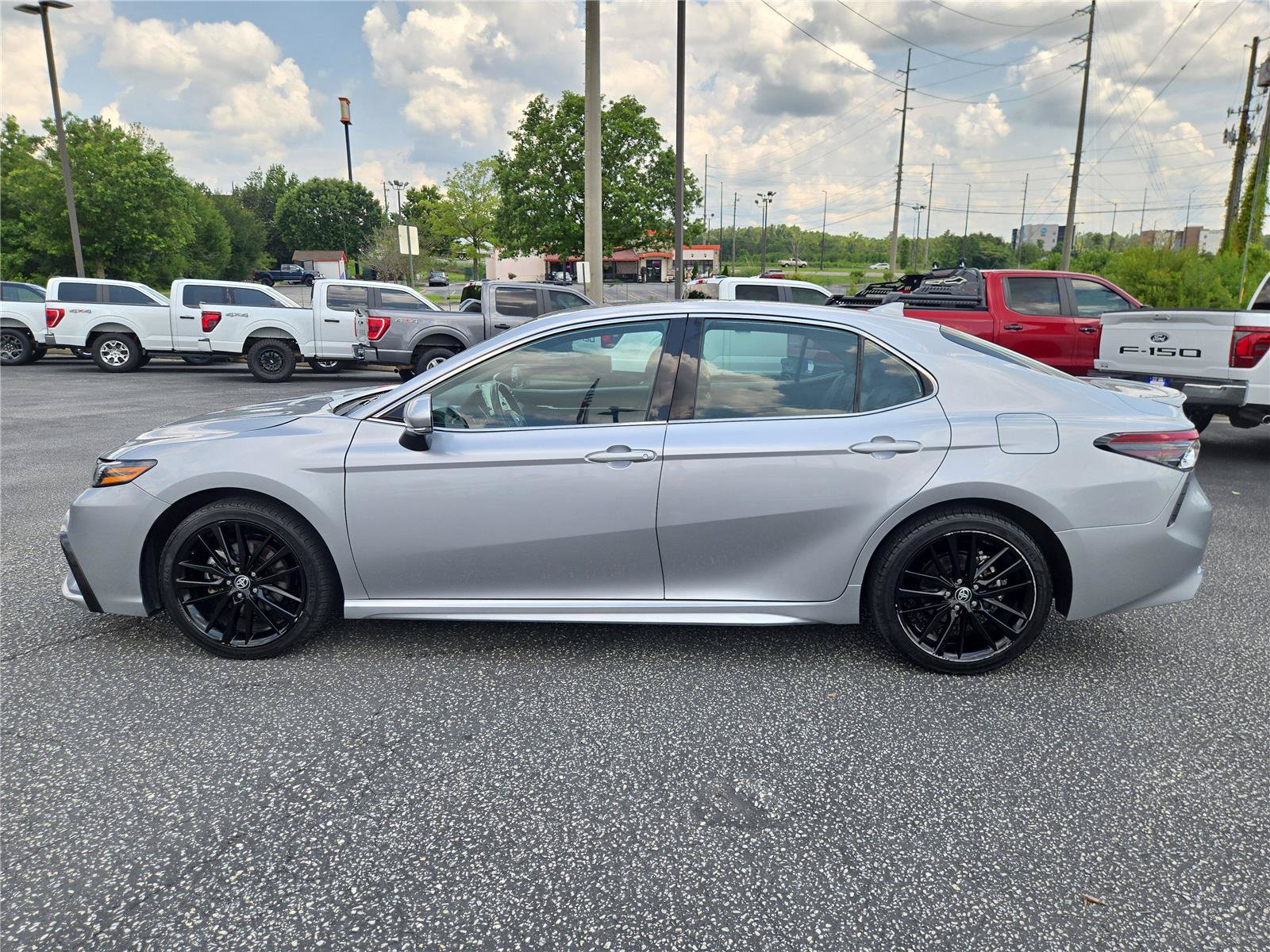 Used 2024 Toyota Camry XSE FWD image 11