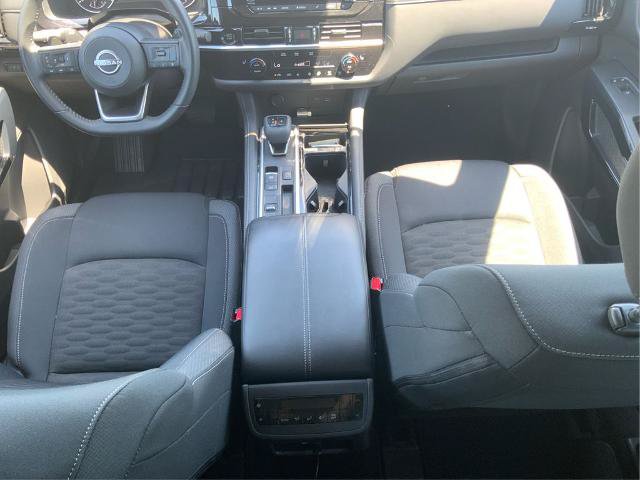 Used 2025 Nissan Pathfinder SV FWD image 16