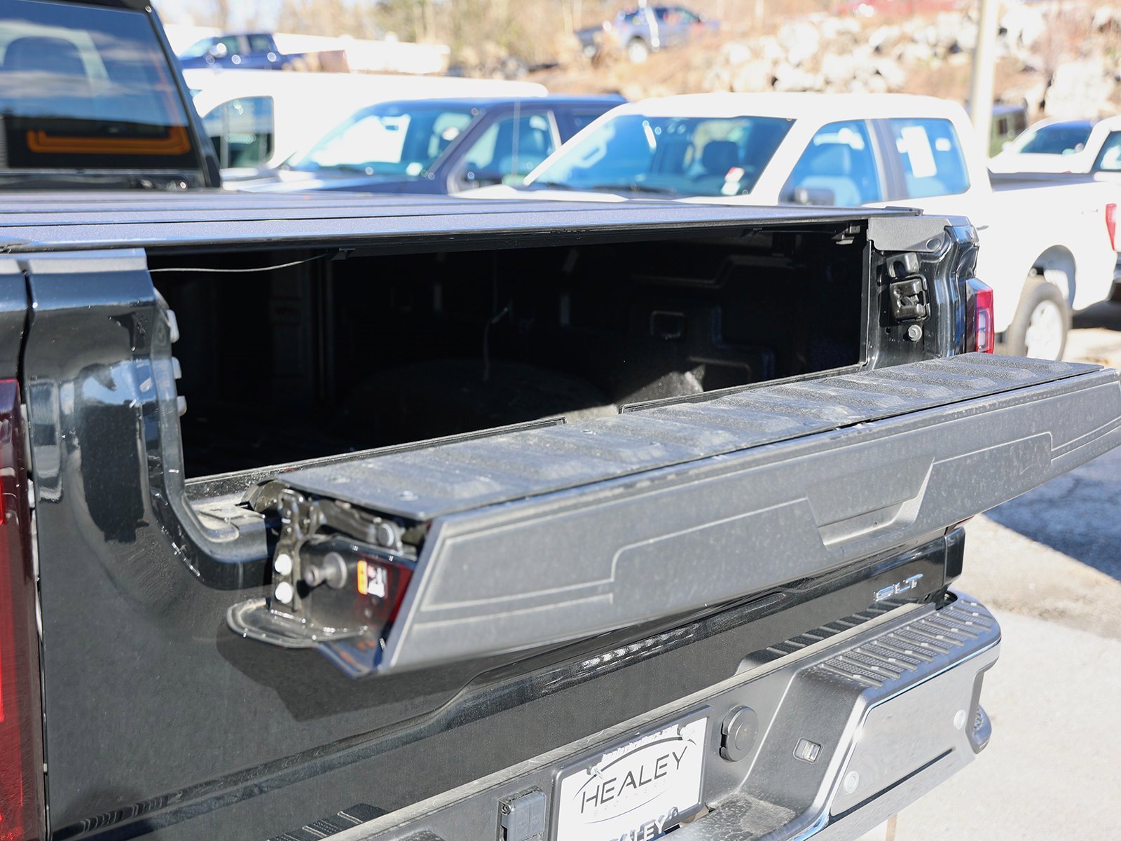 Used 2025 GMC Sierra 2500 SLT w/ SLT Premium Package image 15