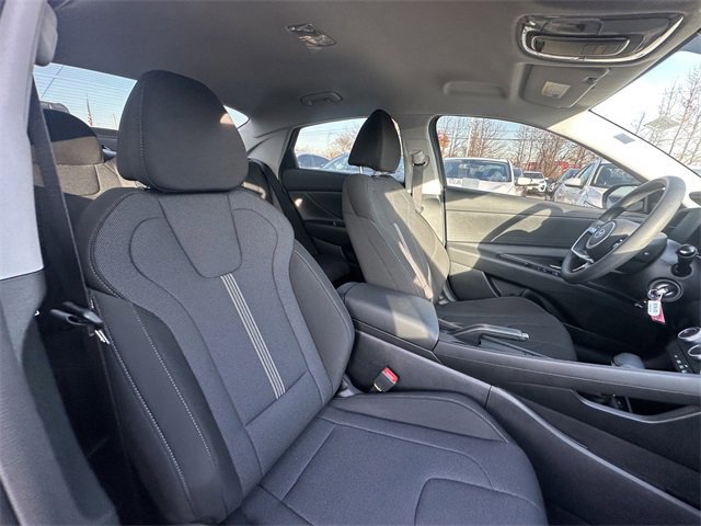 Used 2025 Hyundai Elantra SE image 34