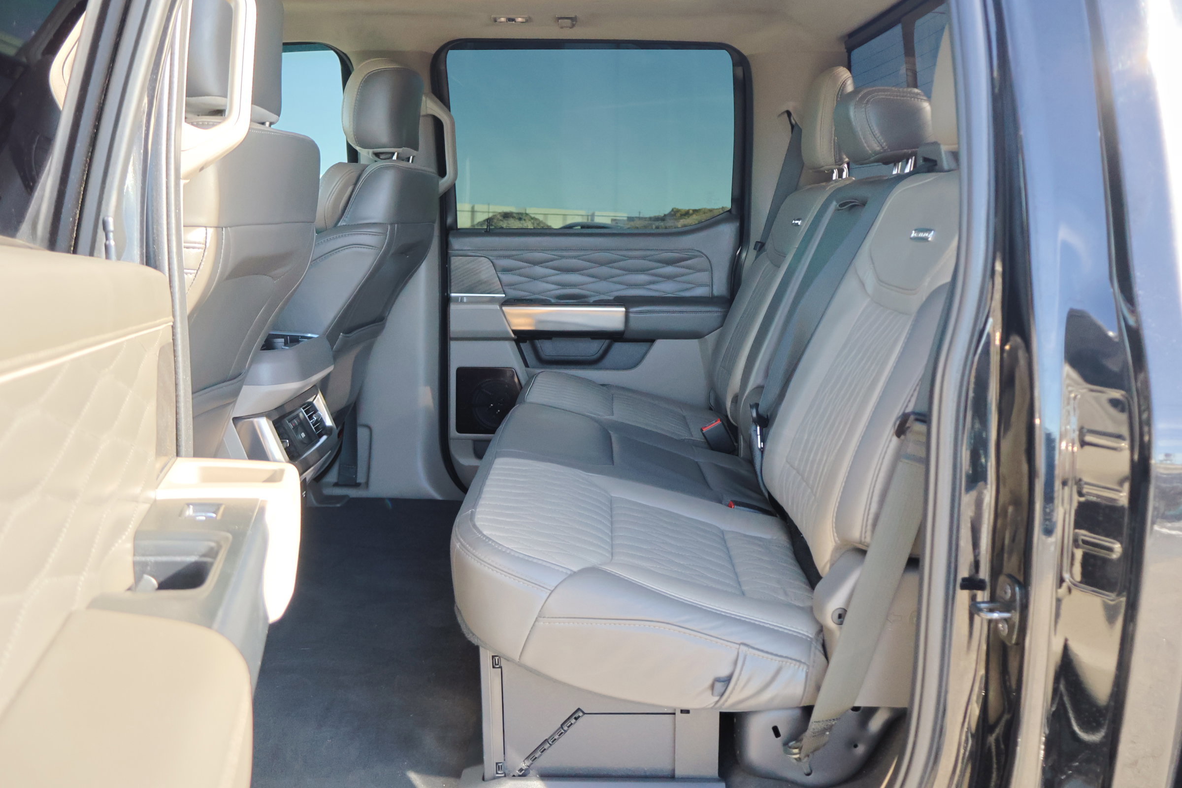 Certified 2025 Ford F350 Platinum w/ Platinum Plus Package image 31