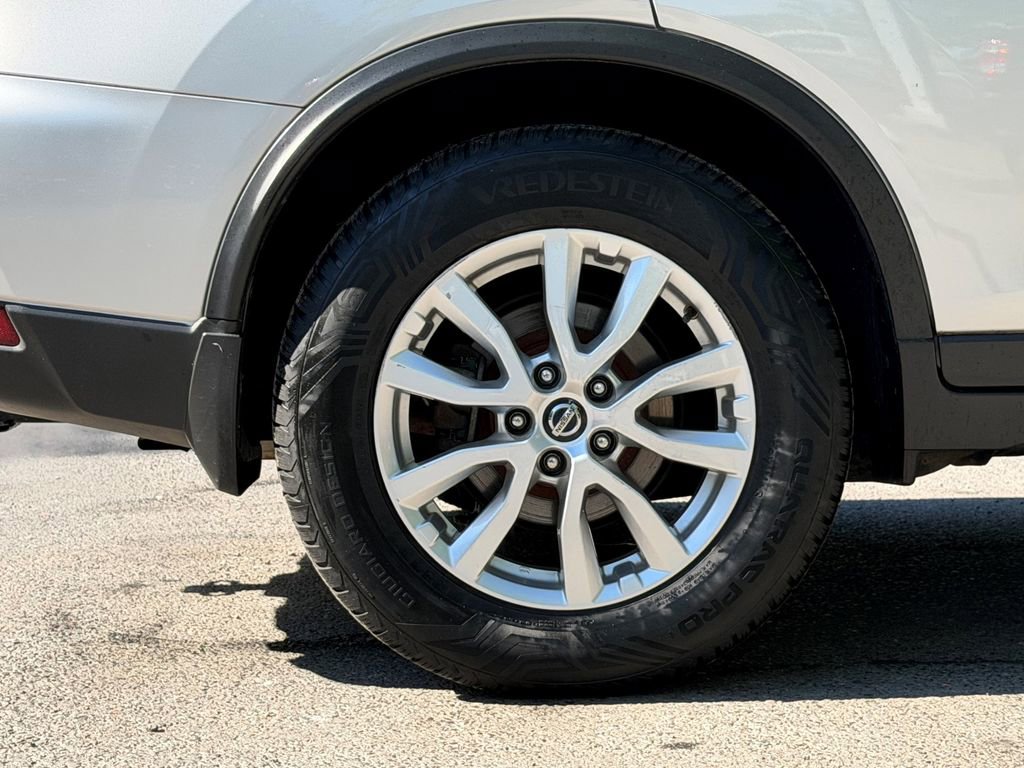 Used 2018 Nissan Rogue SV w/ Premium Package AWD/4WD image 9