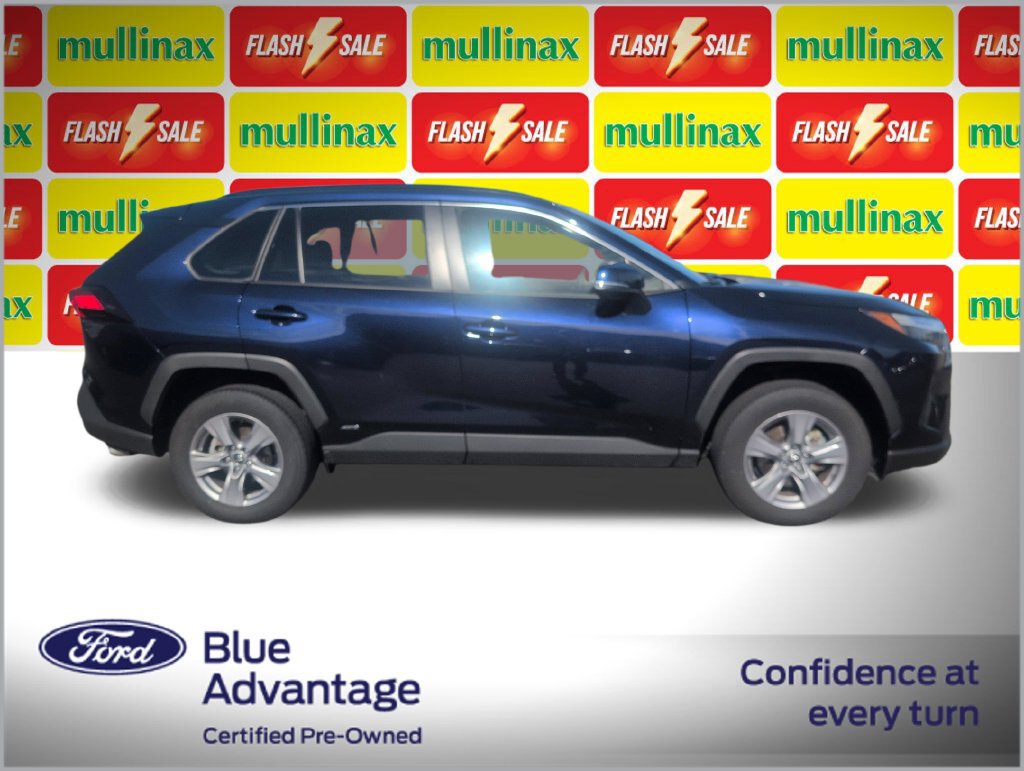 Used 2025 Toyota RAV4 XLE AWD/4WD image 2