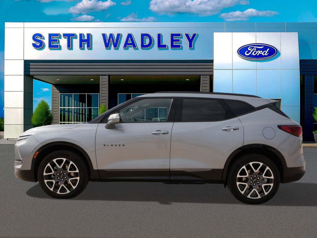 Used 2025 Chevrolet Blazer RS image 2