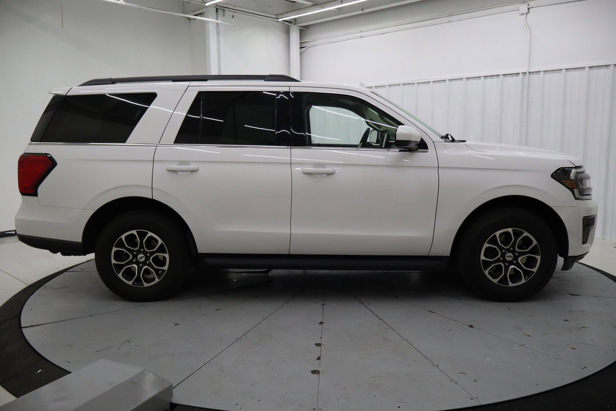 Certified 2022 Ford Expedition XLT image 2