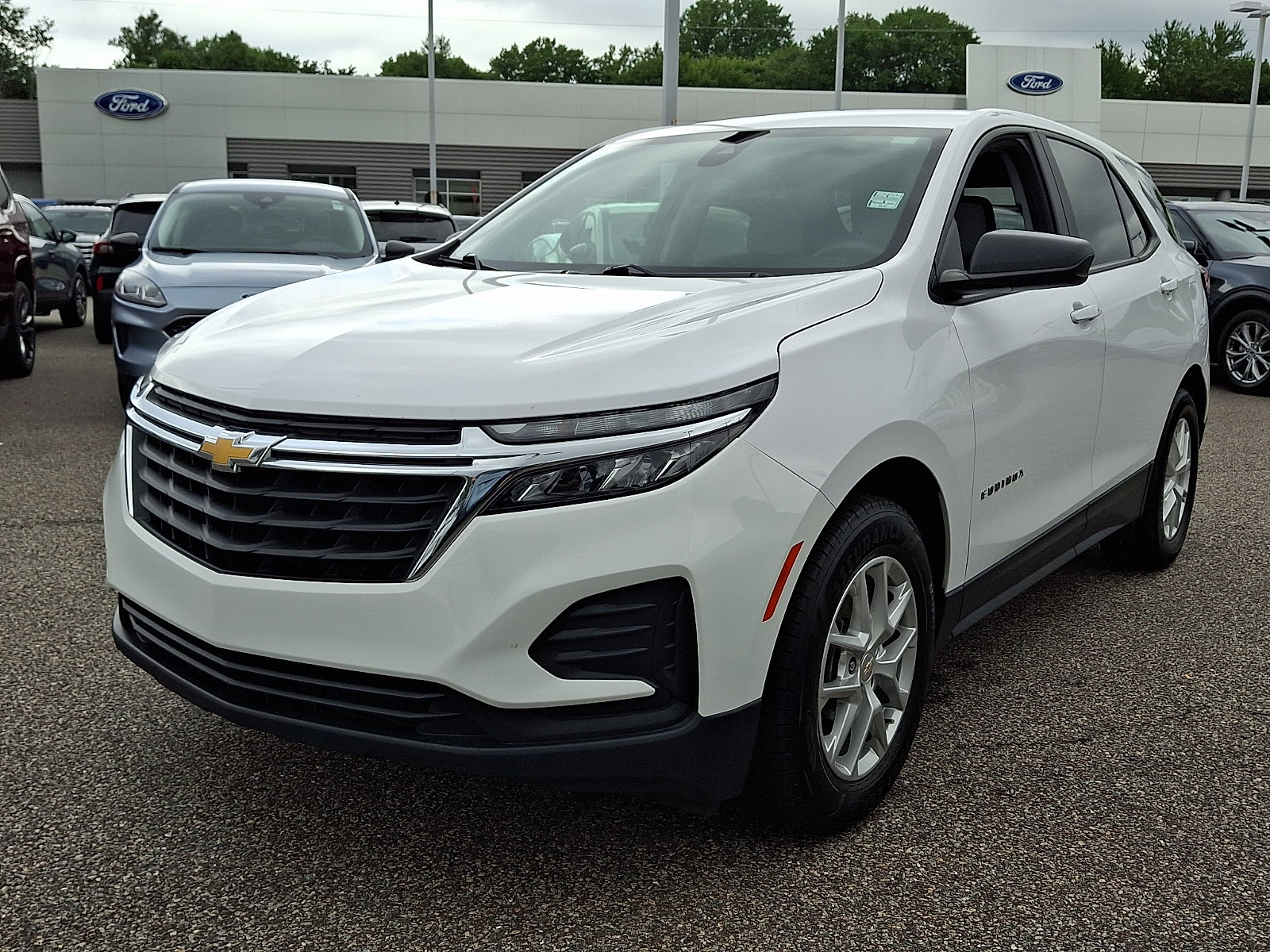 Used 2023 Chevrolet Equinox LS w/ LS Convenience Package FWD image 4