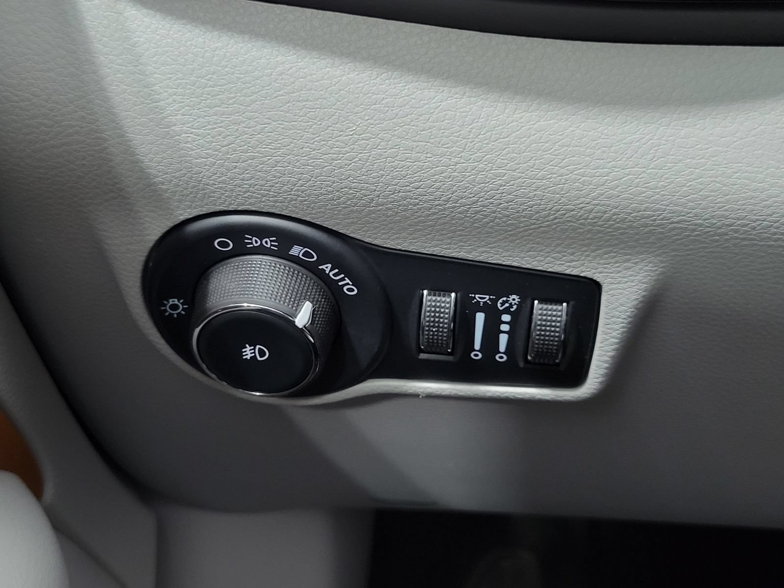 Used 2022 Jeep Compass Limited AWD/4WD image 14