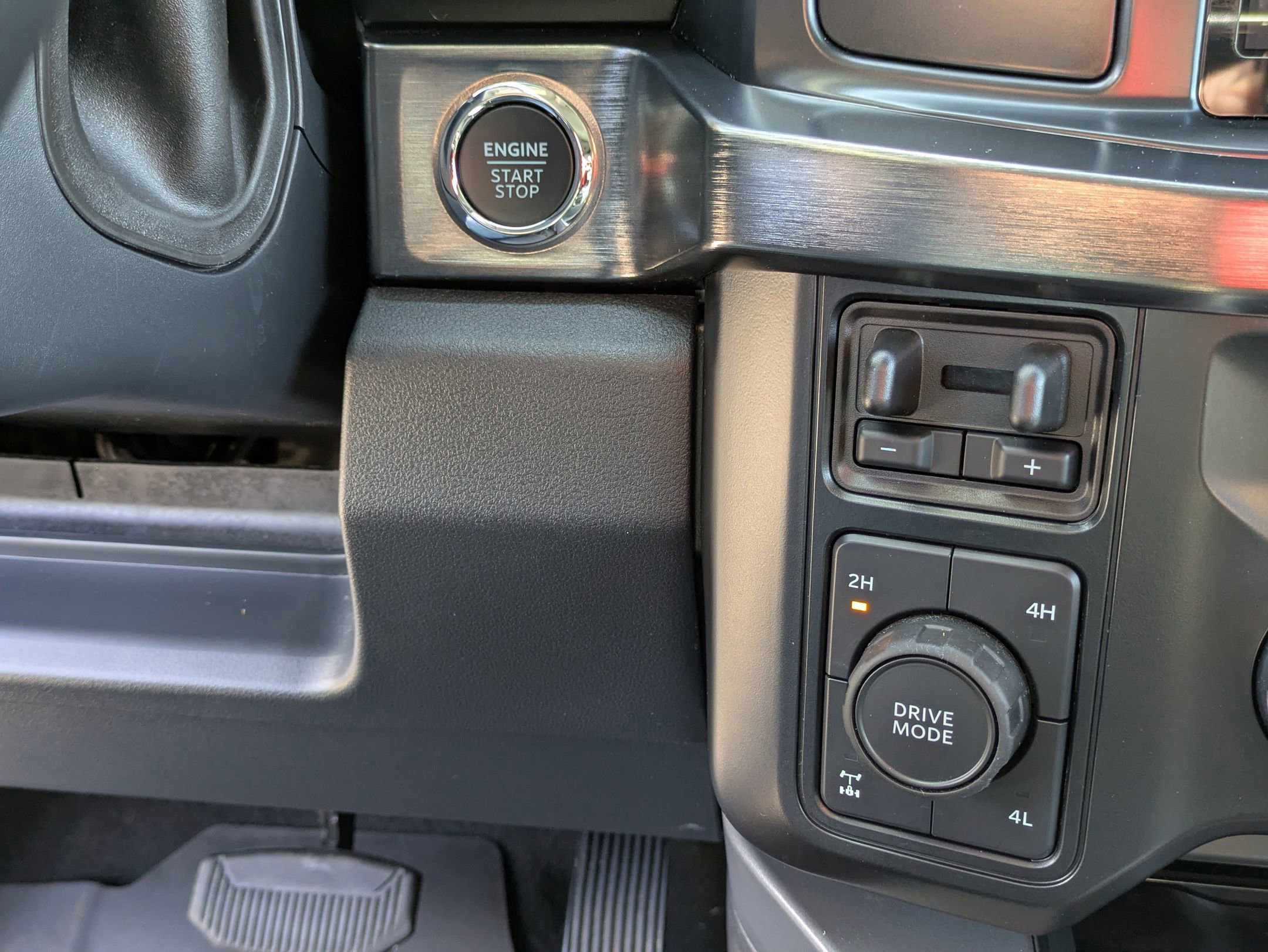 Certified 2024 Ford F350 Lariat w/ Chrome Package image 27