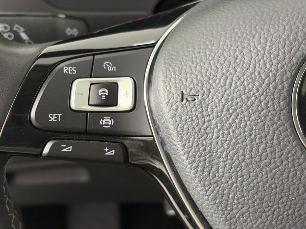 Used 2021 Volkswagen Tiguan SE image 17