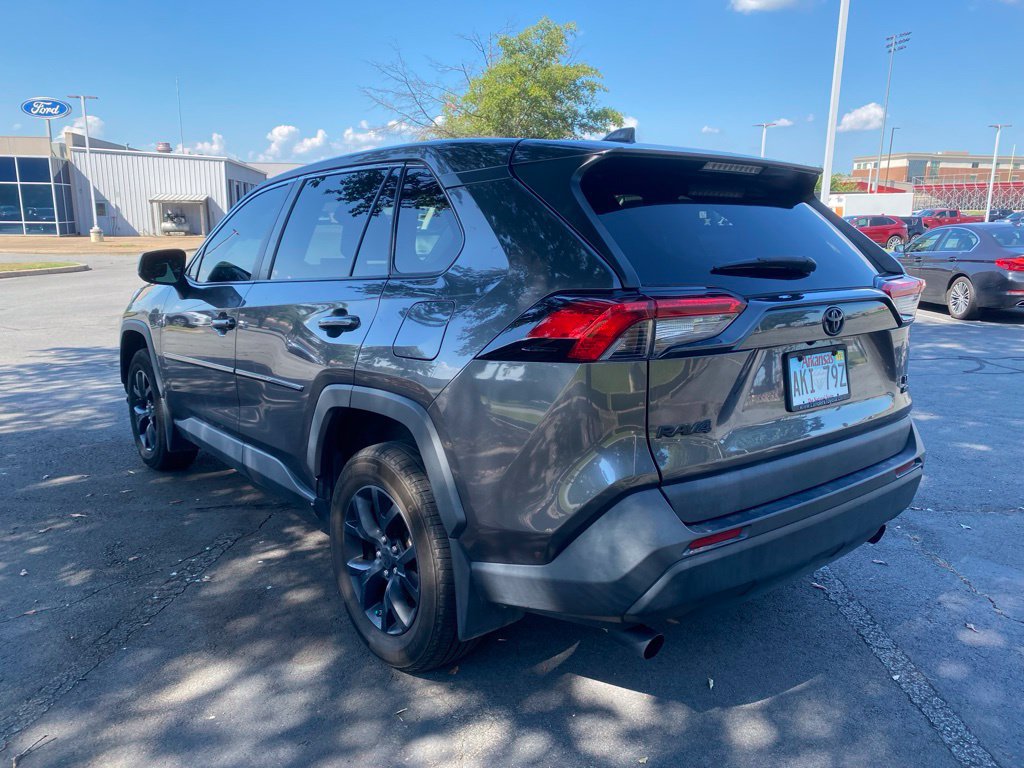 Used 2022 Toyota RAV4 LE AWD/4WD image 5