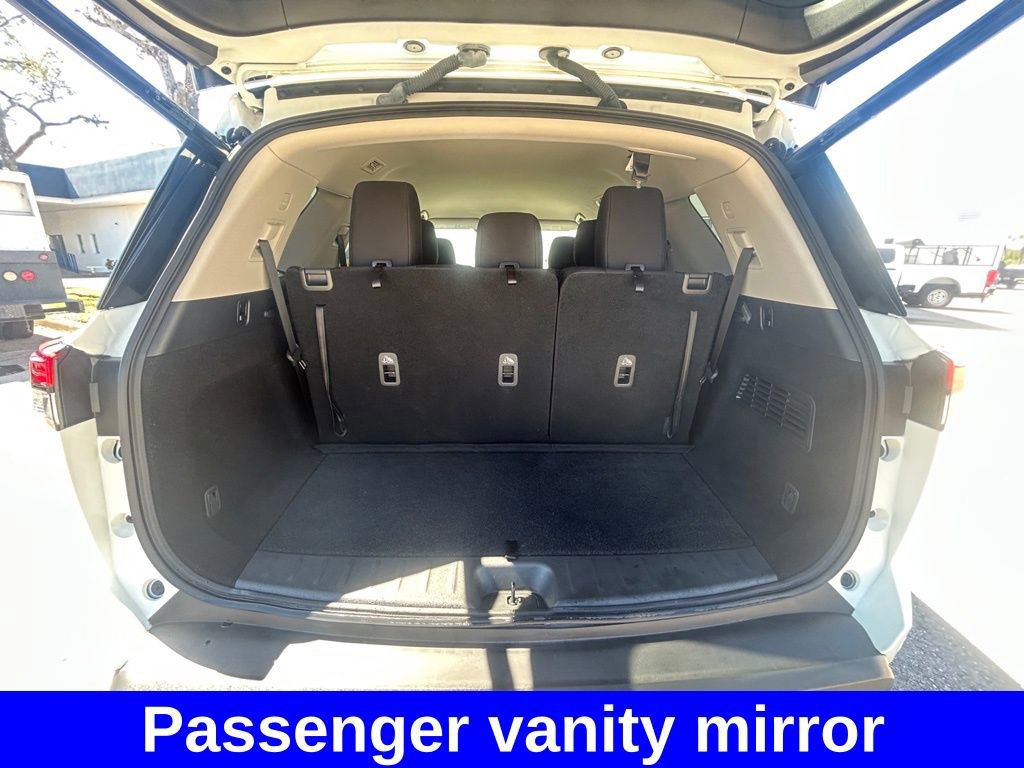 Used 2025 Nissan Pathfinder SV image 29