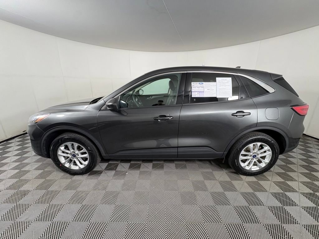 Certified 2020 Ford Escape SE image 2