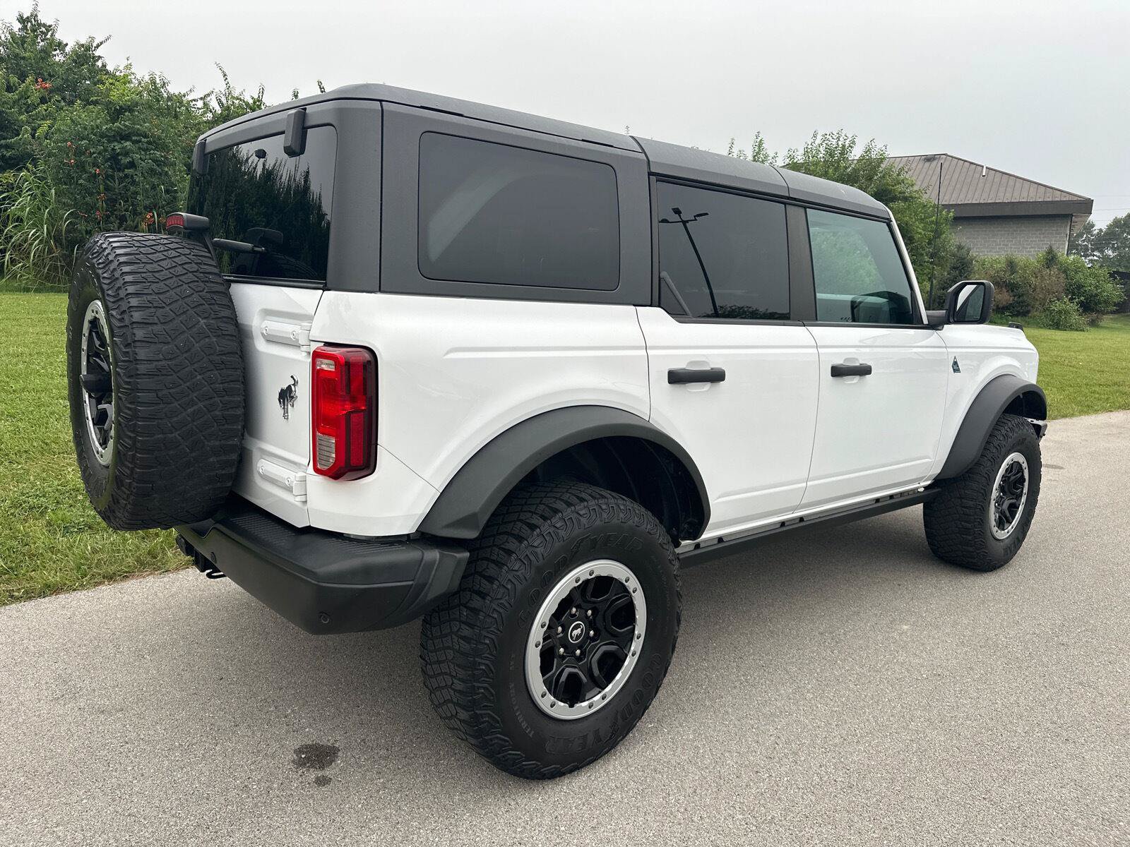 Certified 2023 Ford Bronco Black Diamond w/ Sasquatch Package AWD/4WD image 26