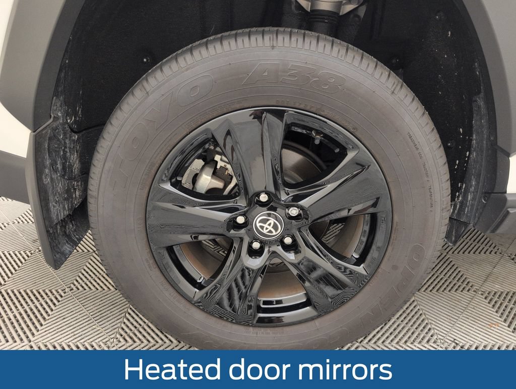 Used 2025 Toyota RAV4 XLE AWD/4WD image 19