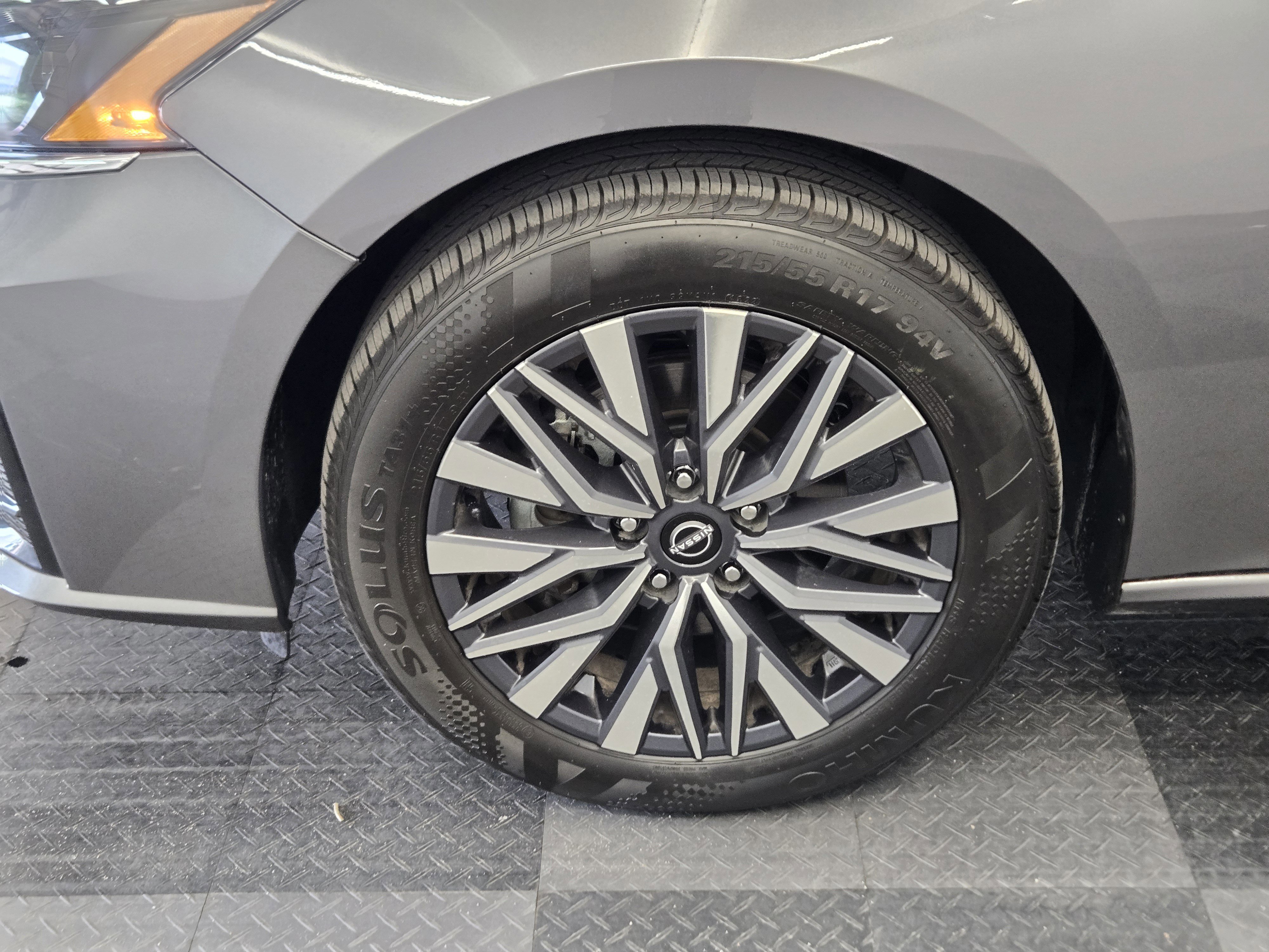 Used 2025 Nissan Altima 2.5 SV image 10