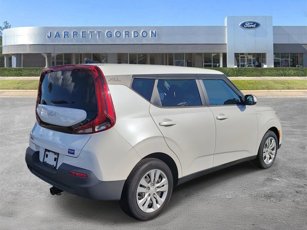 Used 2022 Kia Soul LX image 3