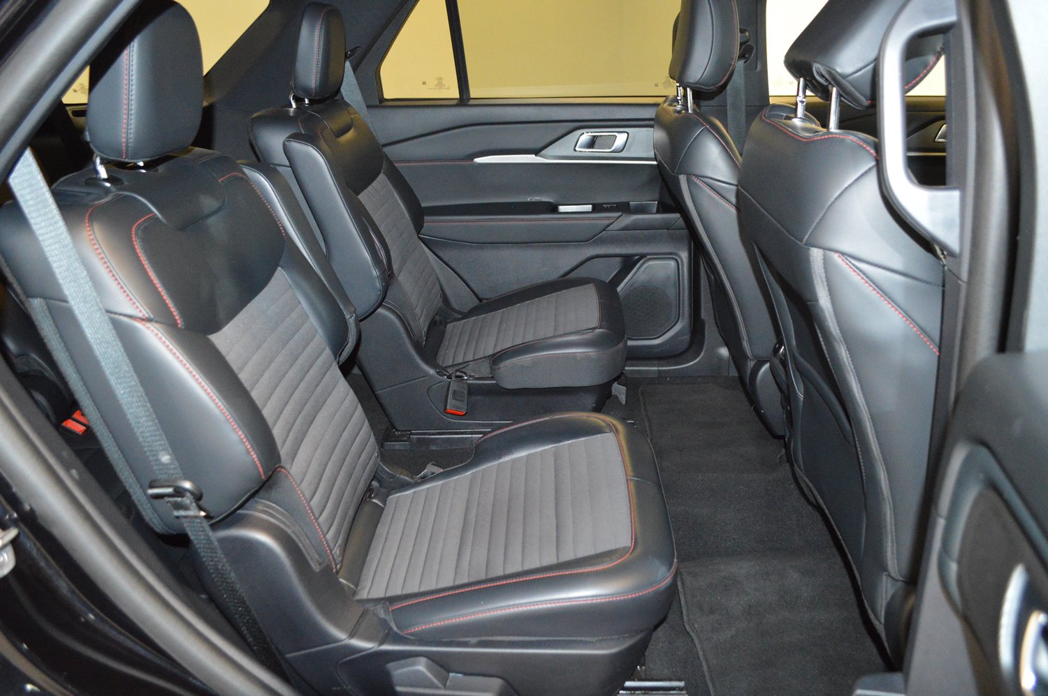 Certified 2025 Ford Explorer ST-Line AWD/4WD image 12