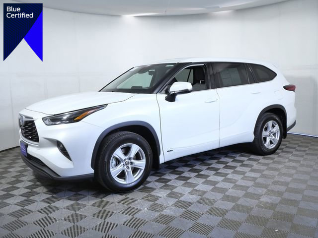 Used 2022 Toyota Highlander LE AWD/4WD image 1