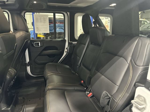 Used 2025 Jeep Wrangler Unlimited Sahara AWD/4WD image 31