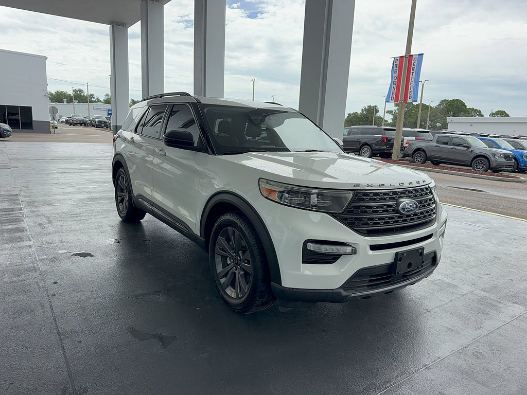 Certified 2022 Ford Explorer XLT w/ Equipment Group 202A RWD image 4
