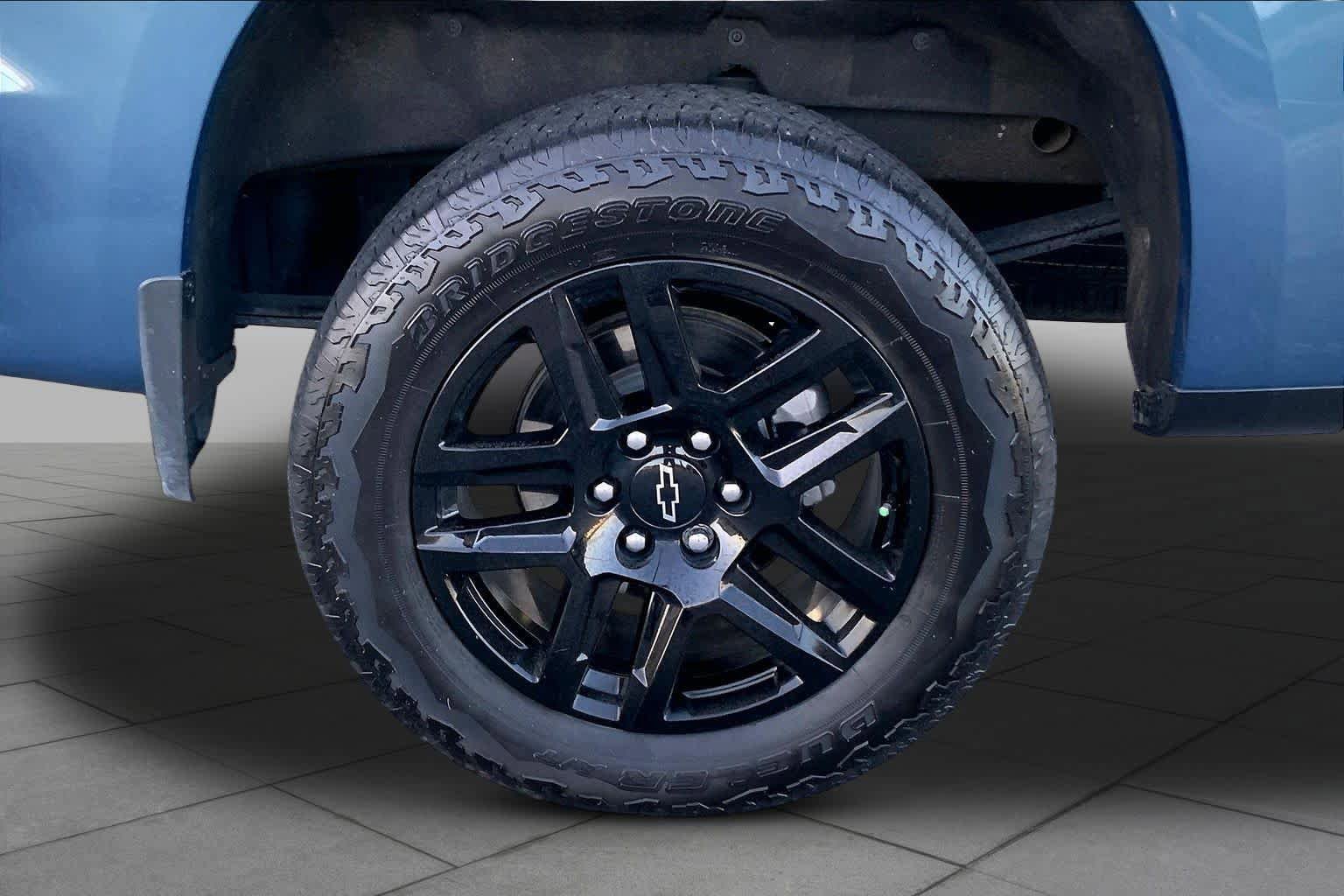 Used 2024 Chevrolet Silverado 1500 Custom Trail Boss w/ Dark Appearance Package AWD/4WD image 10