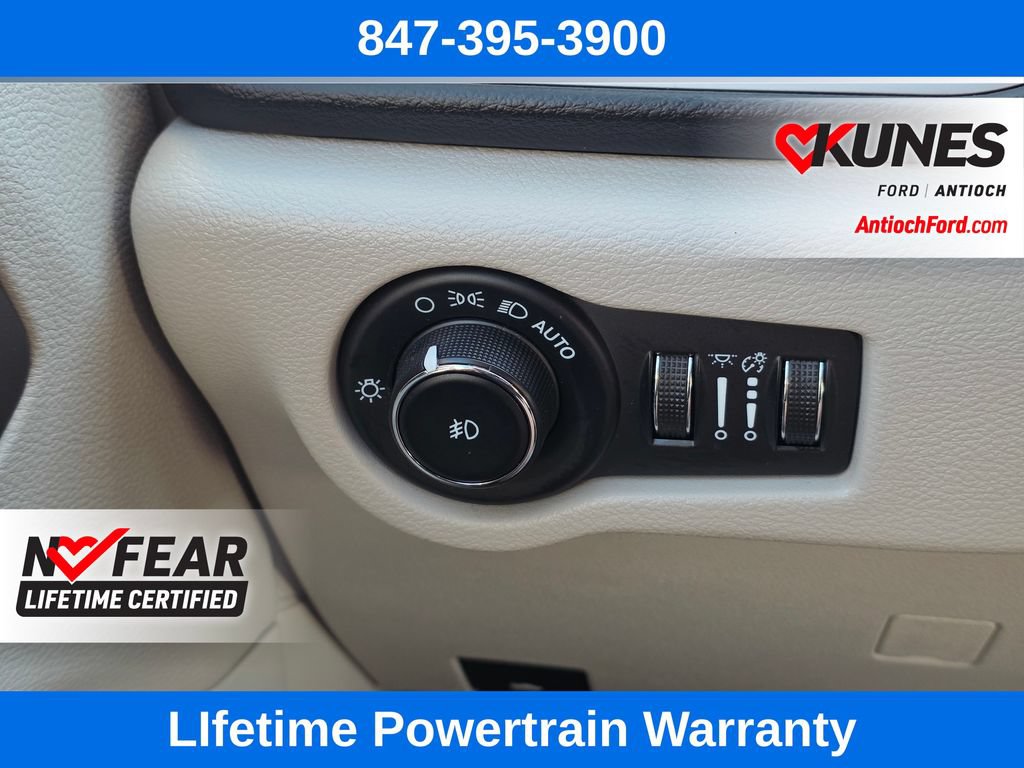 Used 2023 Chrysler Pacifica Touring-L FWD image 28