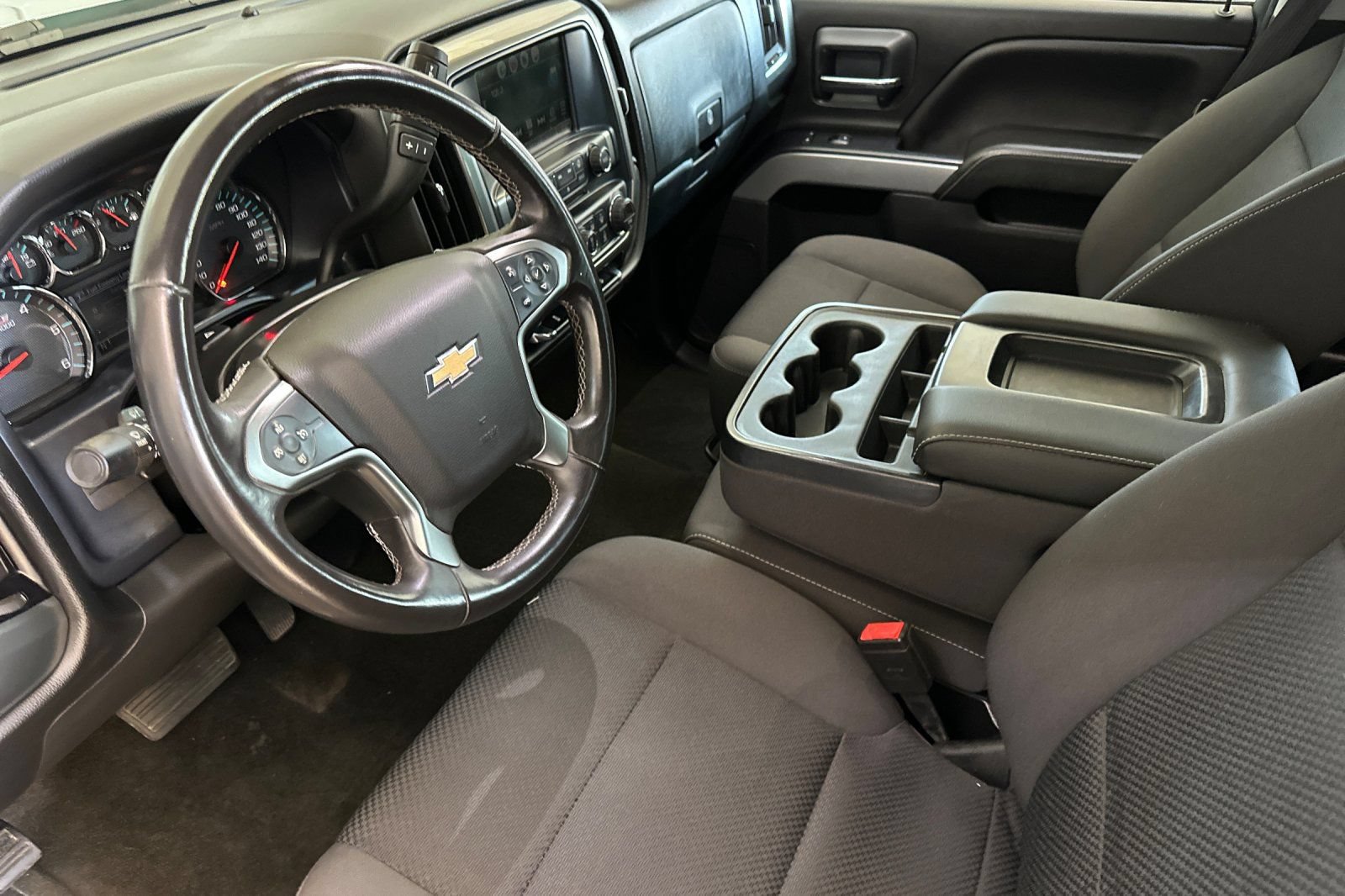 Used 2018 Chevrolet Silverado 1500 LT w/ All Star Edition AWD/4WD image 9