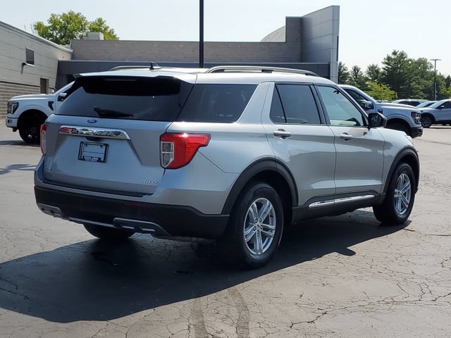 Certified 2023 Ford Explorer XLT w/ Equipment Group 202A AWD/4WD image 3